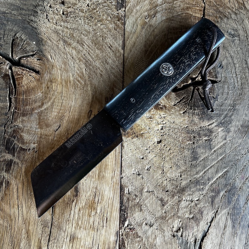 le couteau basque TALAIA Handia en bois d'ébène et médaille en argent
