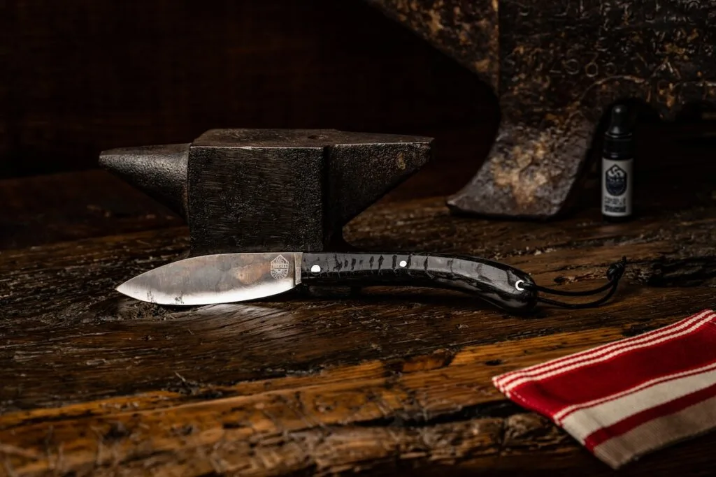 NAFARROA - Le couteau basque de poche traditionnel et artisanal en corne de manech