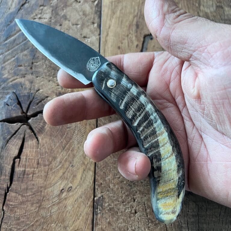 L'authentique couteau basque du berger en corne de manech