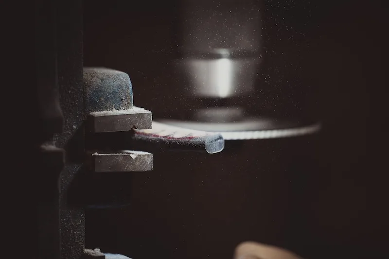 rainurage d'un manche de couteau basque TALAIA