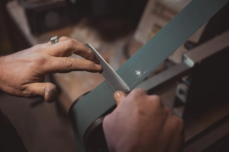 affutage d'une lame de couteau basque TALAIA