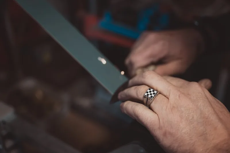 affutage d'une lame de couteau basque TALAIA