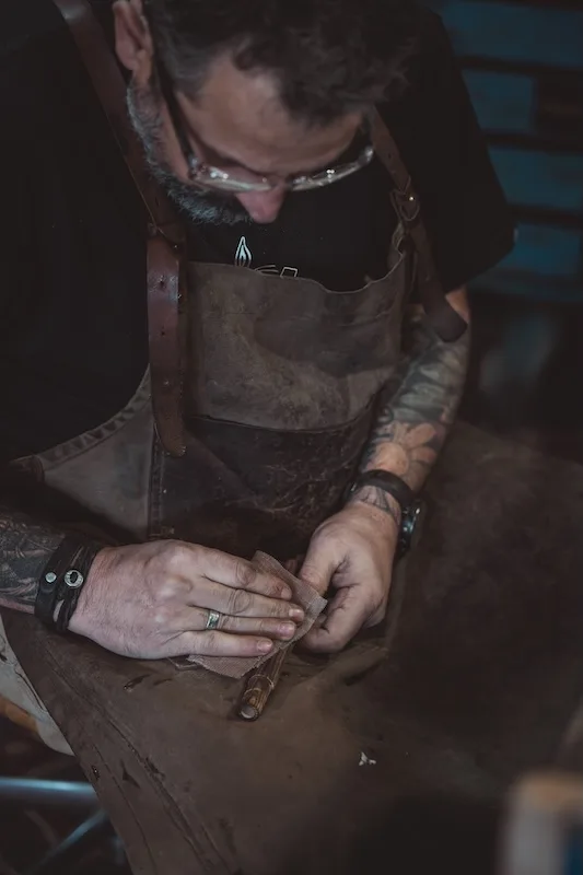 Fabrication du makila et bâton de marche basque artisanal TALAIA