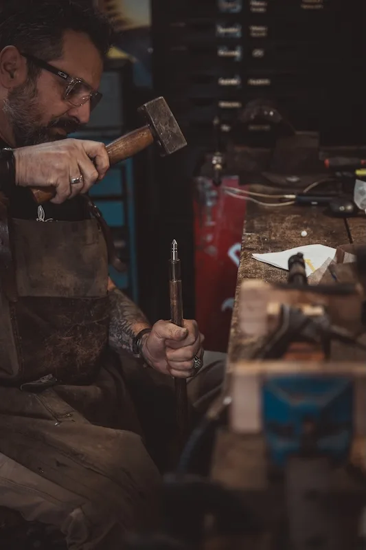 Fabrication du makila et bâton de marche basque artisanal TALAIA